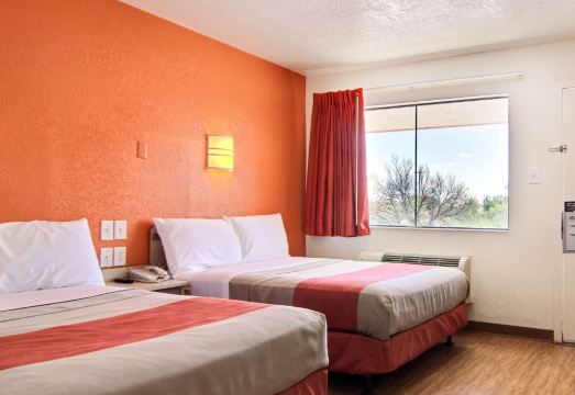 3. 모텔 6 타코마..