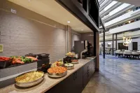 Embassy Suites by Hilton Montgomery Hotel & Conference Center - breakfast