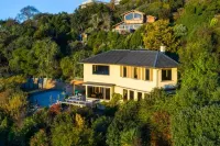 The Wheelhouse Inn Hotel di 