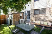 Ocean Cove - Cosy Retreat Steps from Beach & Cafes