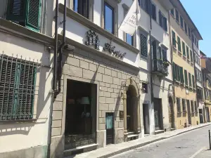 J and J Historic House Hotel