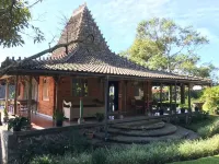 Rumah Jawa Antik Hotels in Cijeruk