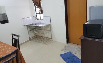 Mri Residence - Homestay in Sg Buloh with Swimming Pool - No Pork&Alcohol Allowed