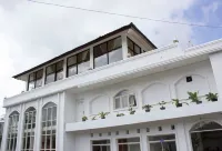 Tani Jiwo Hostel Hotels near Sikidang Crater