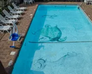 Quality Inn Near Manatee Springs State Park - piscine