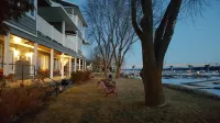 Snug Harbor Inn Hotels in Sevastopol