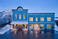 Eleven Scarp Ridge Lodge Hotels near Pooh's Corner