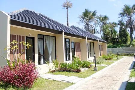 Ladda Bay Village by Tanjung Lesung Beach Hotel & Villa Отели в г. Пандегланг