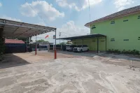 RedDoorz Syariah Near Tugu Pandanwangi Cianjur Hotels in Cianjur