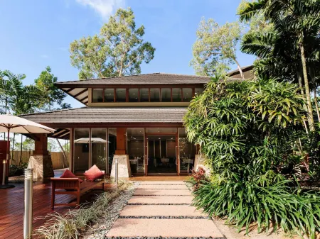 Pullman Palm Cove Sea Temple Resort and Spa