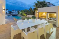 Villa N15 en Plein cœur de la Marina, Proche de Rosas, Costa Brava - parking