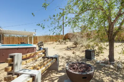 Serenity Sands - Hot Tub, BBQ and Fire Pit! 3 Bedroom Home by RedAwning Hotels in Joshua Tree