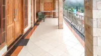 Villa Al Barokah Syariah Family Mitra RedDoorz Near Sarangan Lake Hôtels à : Magetan