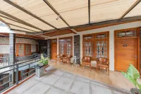 Urbanview Hotel Villa Surya Bandung