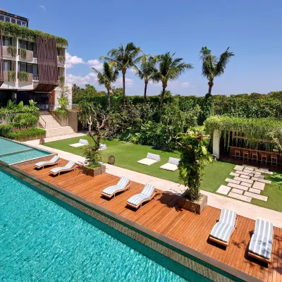 Four Points by Sheraton Bali, Seminyak Отели рядом с достопримечательностью «Улица Петитенгет-стрит»