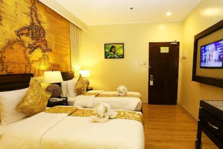 Palm Grass Hotel Отели рядом с достопримечательностью «Amalfi at City di Mare by Filinvest»