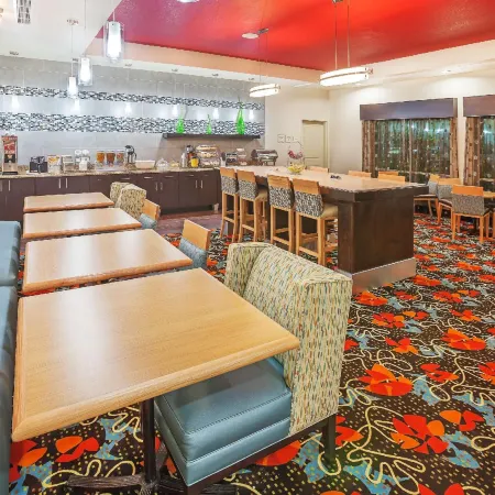 La Quinta Inn & Suites by Wyndham Pearsall