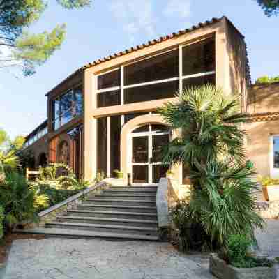 Domaine de Roquerousse Hotel Exterior