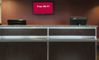 Red Roof Inn & Suites Omaha - Council Bluffs