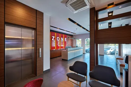 Zone Hotels, Telok Panglima Garang Отели рядом с достопримечательностью «Surau Haji Hassan Batu 8 Sijangkang»