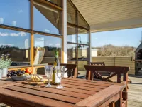 "Fam" - 300m from the Sea