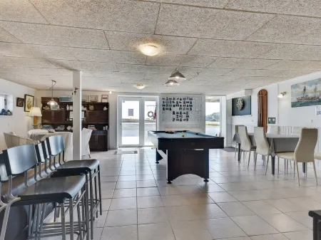 "Henne" - 2.5km from the Sea Отели в г. Humble