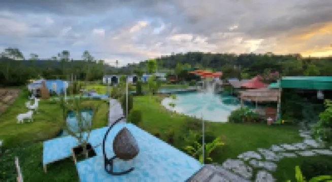 ภูอิงนา​​คาเฟ่​ แอนด์​ รีสอร์ท​