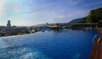 普吉感官度假村和泳池別墅 - 度假村