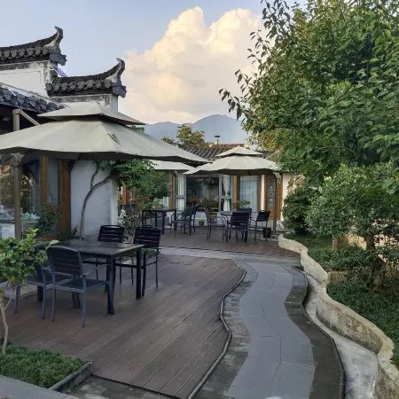 Hongcun Zhilan Youmeng Lake View B&B