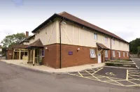 Premier Inn Lymington (New Forest, Hordle) - parking