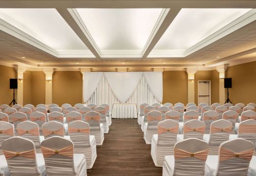 4. 로열 호텔 레지..