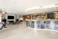 Van der Valk Hotel Dennenhof - С баром