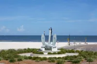 Days Inn by Wyndham Gulfport - Parking