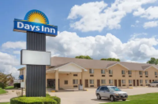 Days Inn by Wyndham Charleston Hotels in 
