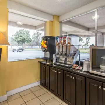 Econo Lodge Byron Near Historic District - Warner Robins