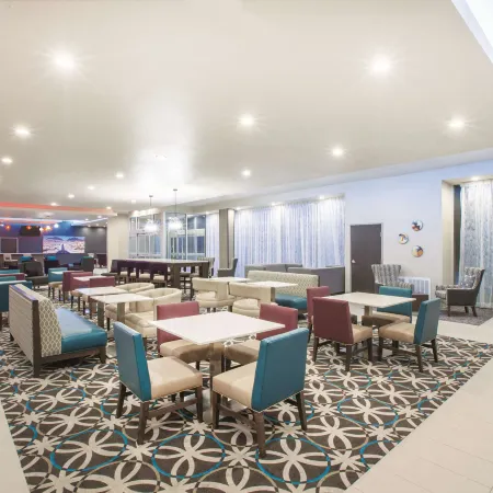 La Quinta Inn & Suites by Wyndham San Marcos Outlet Mall