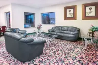 Super 8 by Wyndham Pevely