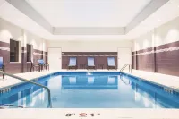 La Quinta Inn & Suites by Wyndham Wichita Northeast - Pools