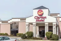 Clarion Hotel and Conference Center Hotels in Islandia