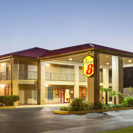 Super 8 by Wyndham Defuniak Springs