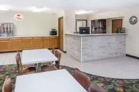 Super 8 by Wyndham Pekin/Peoria Area - parking