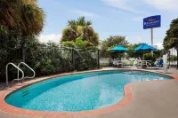 Baymont by Wyndham Clute/Lake Jackson - piscina