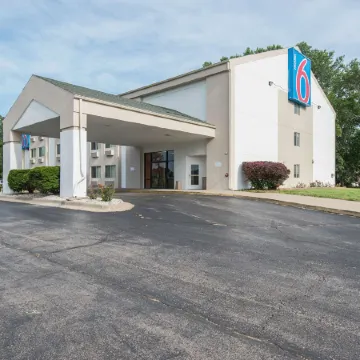 Motel 6 Lawrence, KS