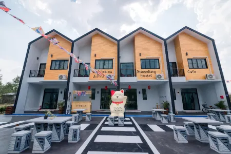 Phanomrung Hostel & Linn Chan Cafe Отели в г. Нанг Ронг