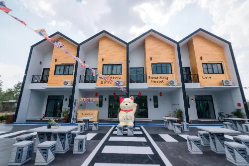 Phanomrung Hostel & Linn Chan Cafe Các khách sạn ở Prakhon Chai