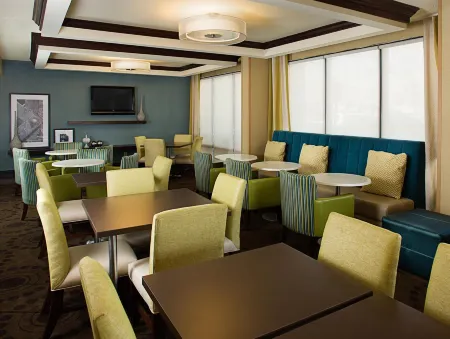 Hampton Inn Philadelphia/Willow Grove Отели рядом с достопримечательностью «Мемориальный парк Ветеранс»