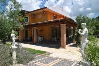 Casa vacanze Dolmen con piscina condivisa