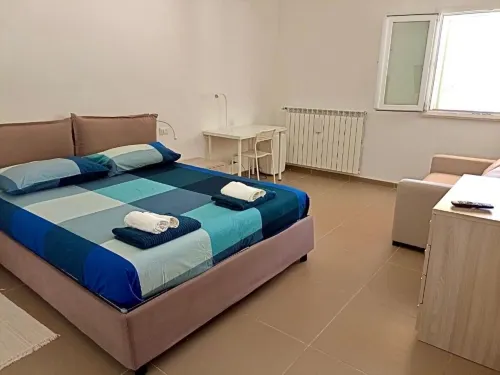 Arredamento completo e moderno, un’oasi di verde a due passi dalla città.
