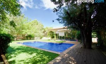 Magnificent Villa with Private Pool 5 Minutes from the Beach