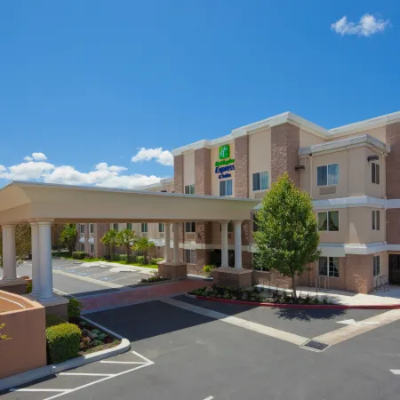 Holiday Inn Express & Suites LIVERMORE by IHG